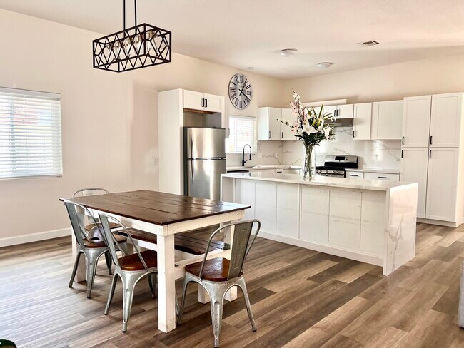 Photo - 9762 Palm Dr