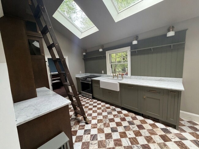 42 Forest St