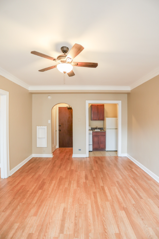 Building Photo - 922 W Eastwood Ave Rental
