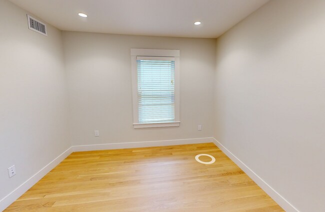 Photo - 208 Banks St Unit 2