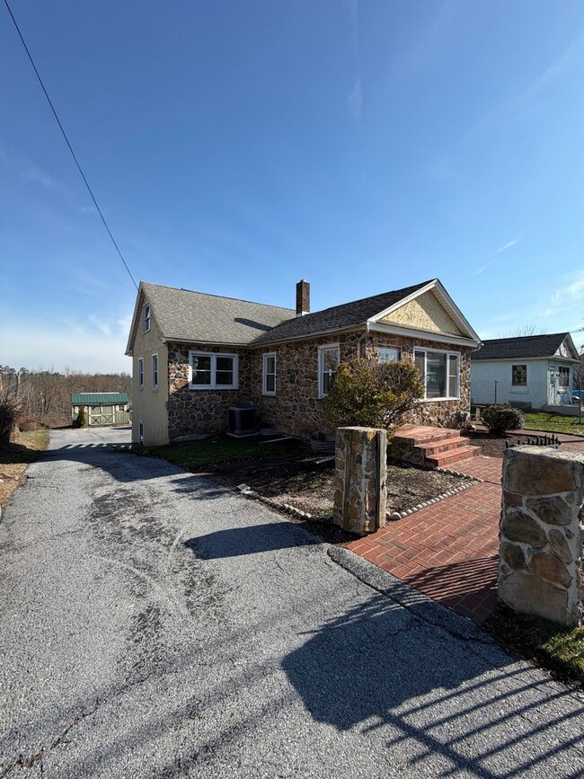 Photo - 35 Benjamin Franklin Hwy