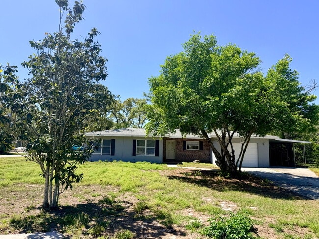 Building Photo - Large 3 Bedroom, 2 Bathroom, Pool Home For Rent.