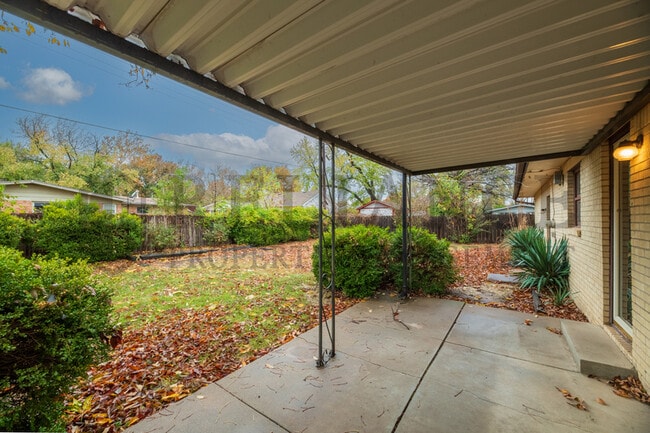 Photo - 627 N Maus Ln