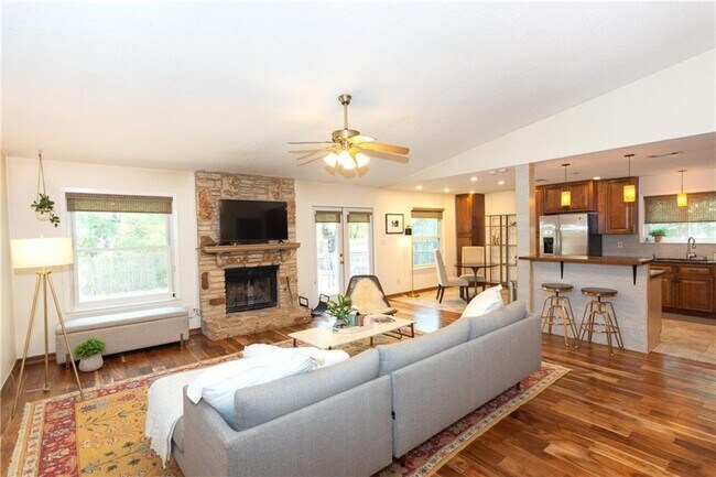 Photo - 4802 Summerset Trail