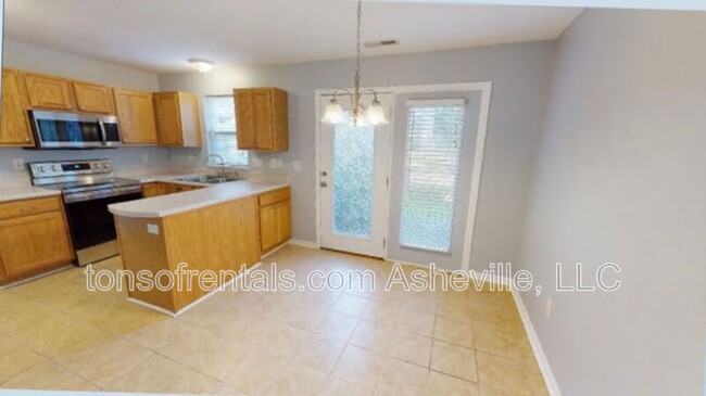 Photo - 165 Wiltshire Cir House