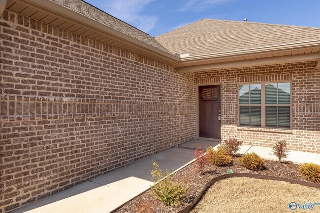 Photo - 125 Caspian Ln