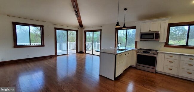 Photo - 6721 Springhouse Ln