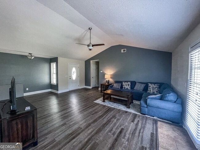 Photo - 613 Waverly Ln