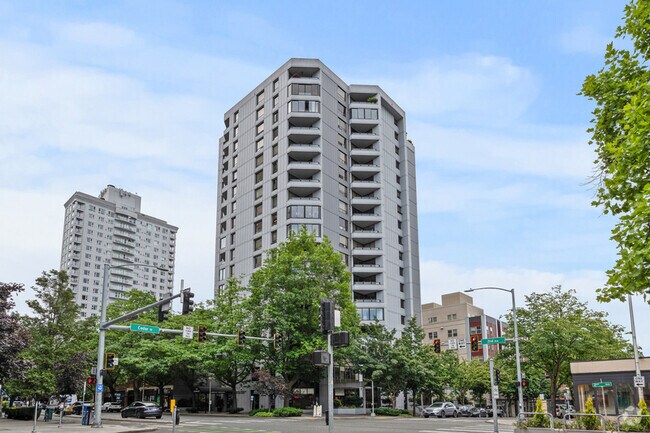 Building Photo - 2621 2nd Ave Unit 1005 Rental