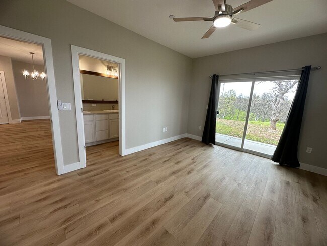 Photo - 19735-19737 Indian Creek Dr