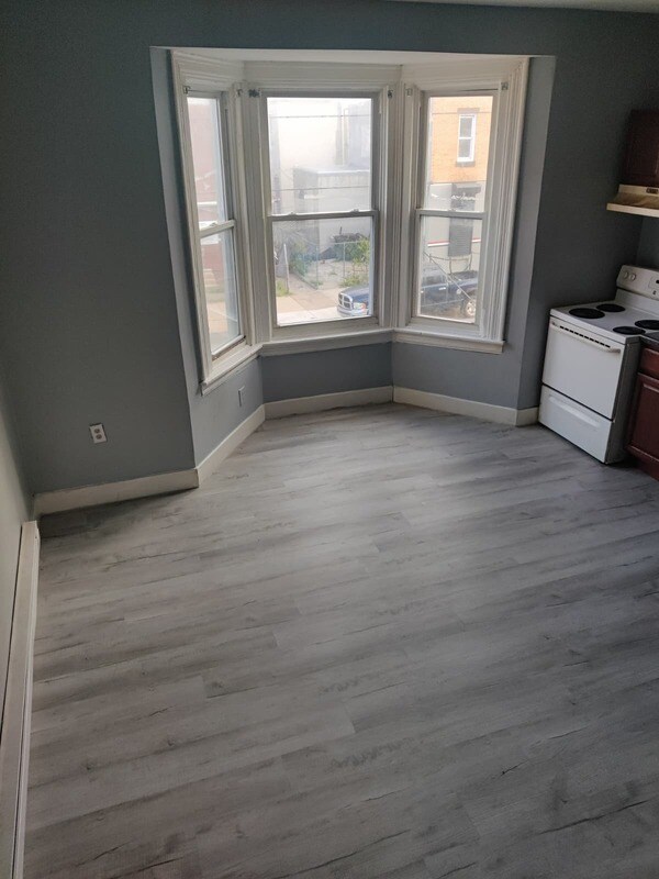 Photo - 5210 Master St