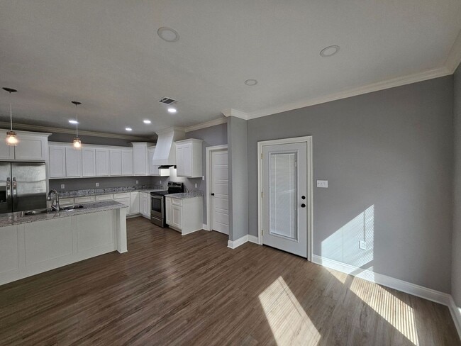 Photo - 1277 Miller St