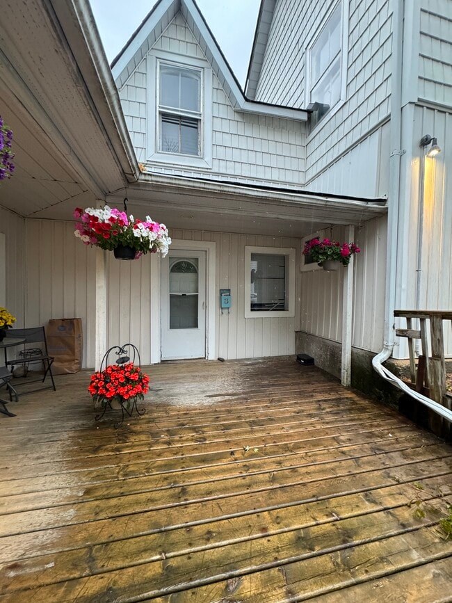 Building Photo - 3-8 Peel St Barrie Ontario L4M 3K8 Unit 3