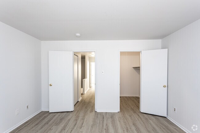 2BR, 1.5BA - 924 SF
