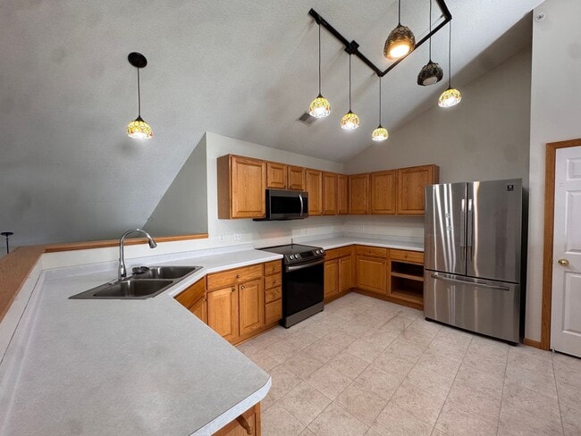Photo - ***RENT SPECIAL!!!*** Luxurious 3 Bedroom, 2 Bathroom GORGEOUS townhome!
