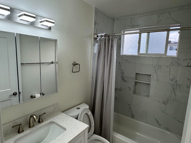 Photo - 421 E Acacia Ave Unit B