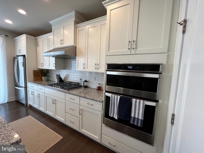 Building Photo - 405 Redbud Ln