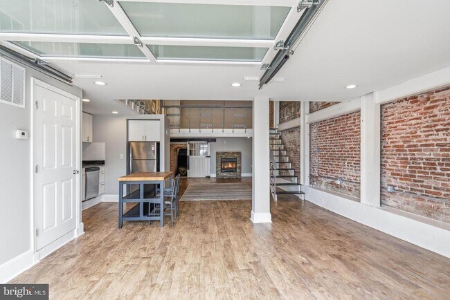 Photo - 310 N Water St