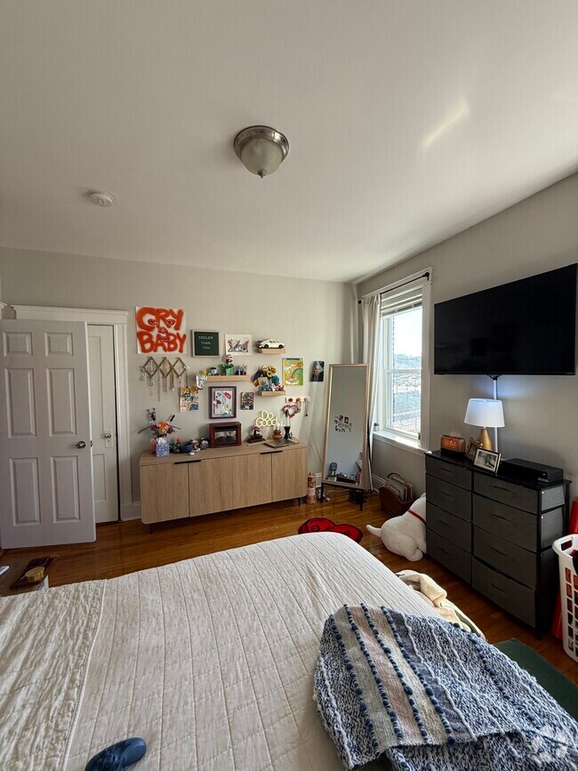 Building Photo - 145 Summer St Rental