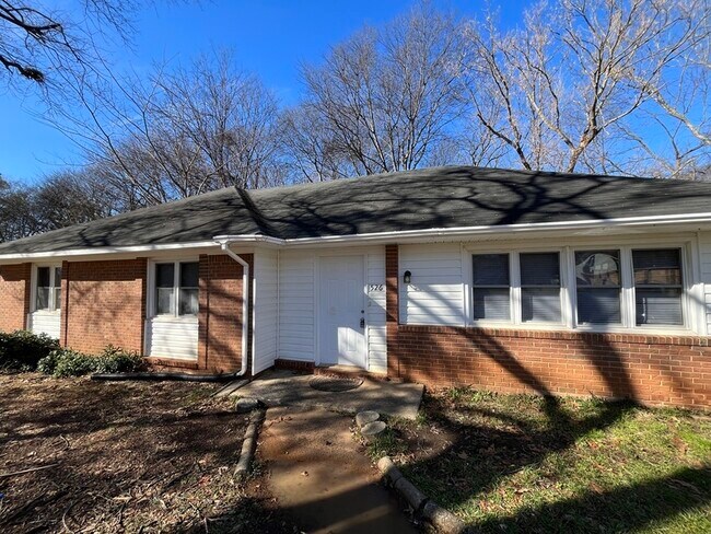 Photo - 526 Huntsmoor Dr