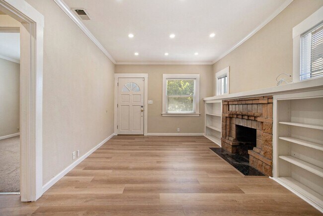 Photo - Eastman Ave. 3045-3047 Unit 3047