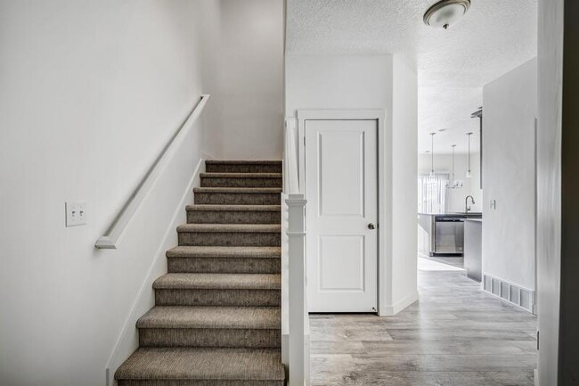 Photo - 803 N Hilltop Dr