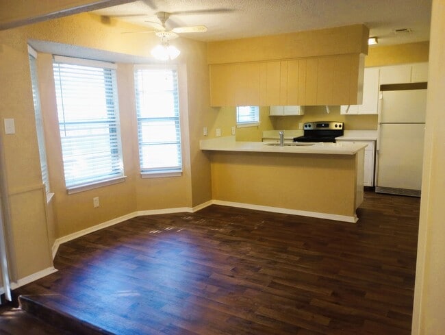 Photo - 6628 Harrison Way