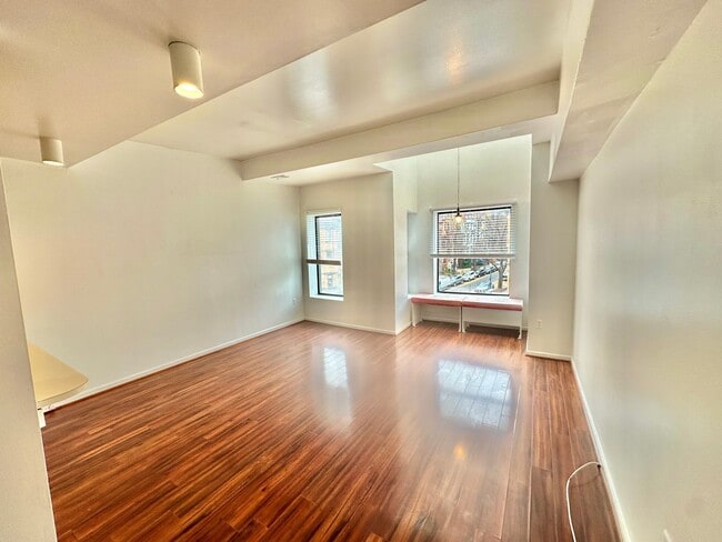 Photo - 2052 -Loukas Unit Third Floor