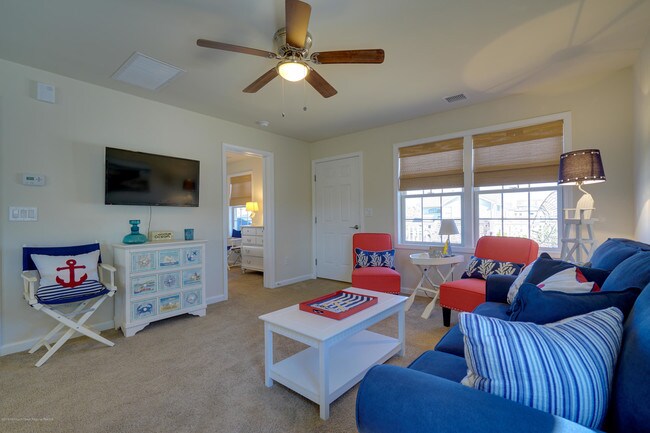 Photo - 1955 Railway Ave E