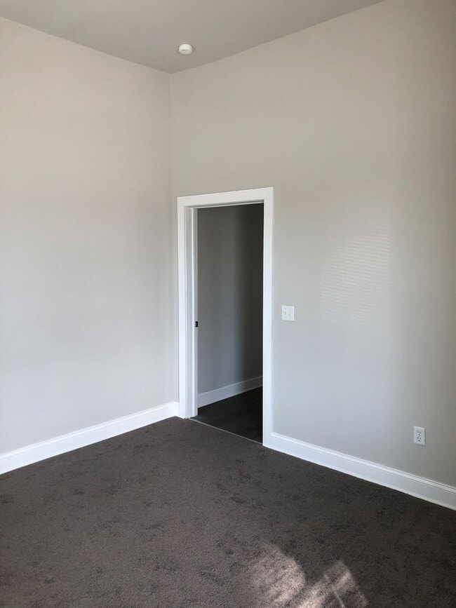 Building Photo - 132 S Beaver St Unit Apt. 2