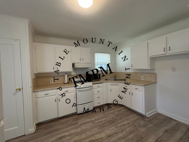 Photo - 150 Mono Ave