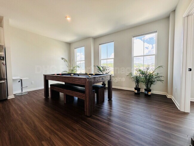 Photo - 1451 Creekside Cir NW