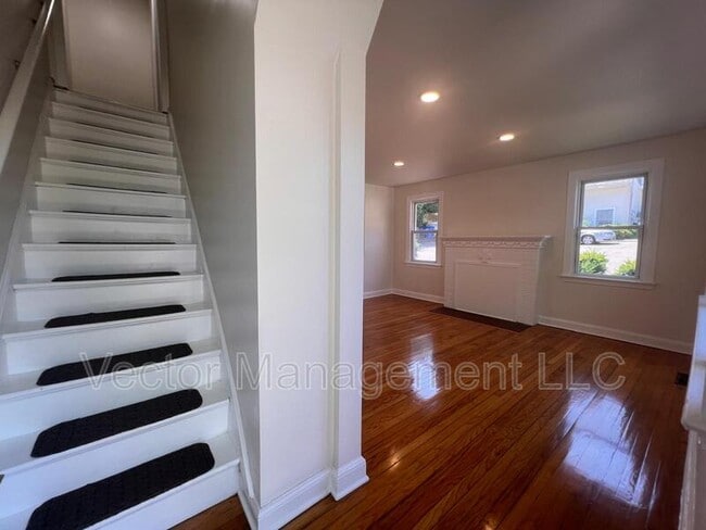 Photo - 2628 State St