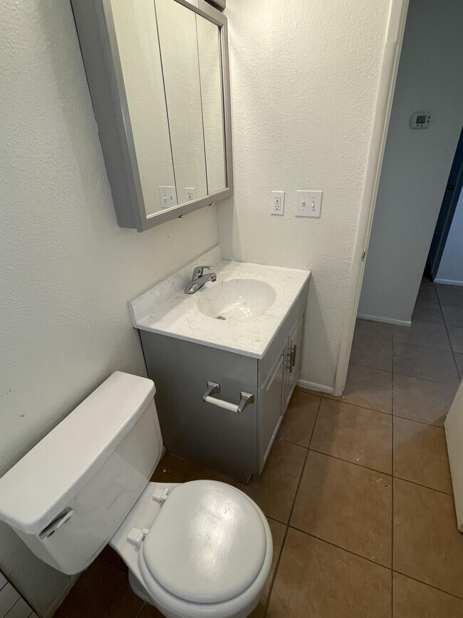 Photo - 1520 W 5th St