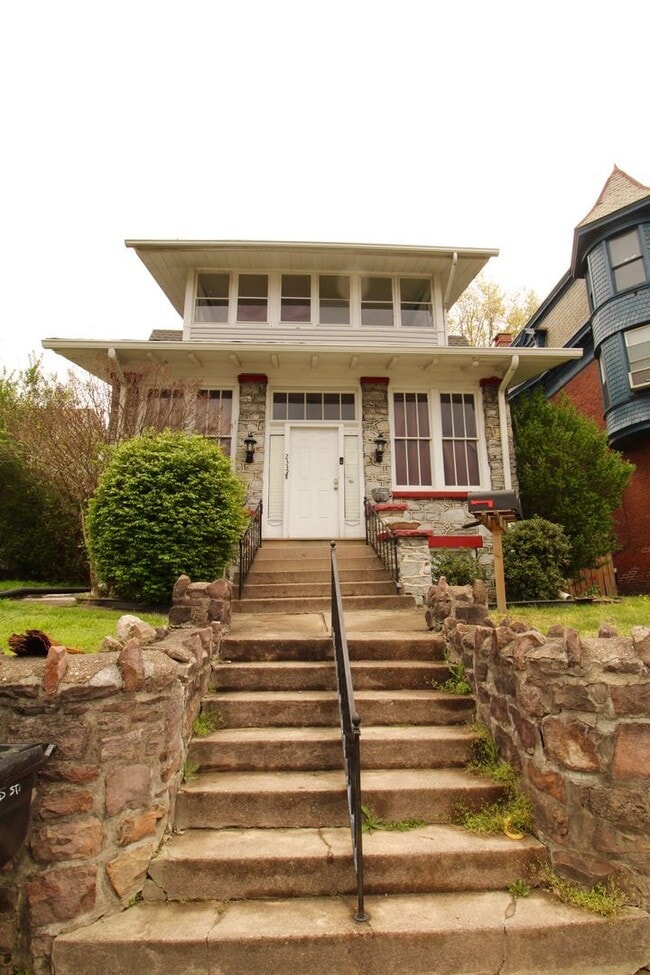 Building Photo - 2333 N 3rd St Unit Apt 1