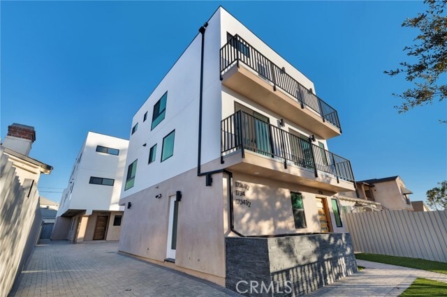 Photo - 1734 Carmona Ave