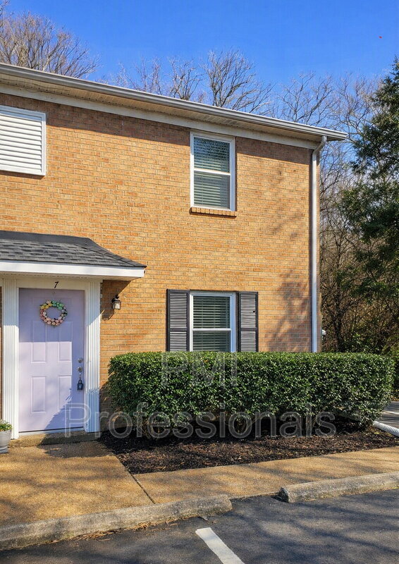 Building Photo - 736 E Northfield Blvd