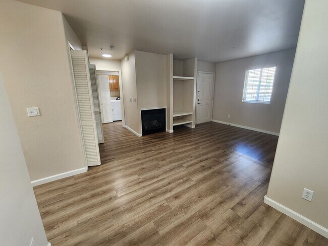 Photo - Downstairs 1 bedroom apartment with small patio and additional storage Unidad 3372 #1