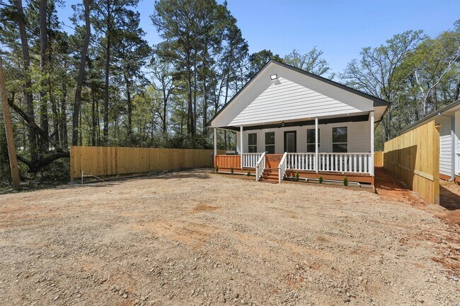 Photo - 210 Canary St