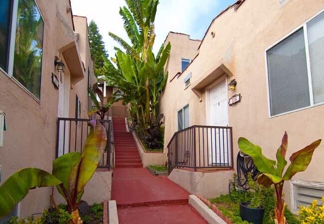 Building Photo - 2212 Berkeley Ave Unit 2212