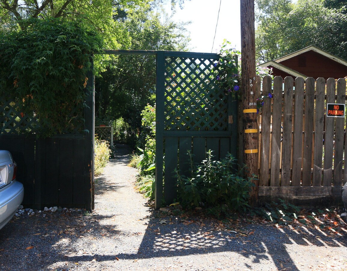 Photo - 20065 River Blvd