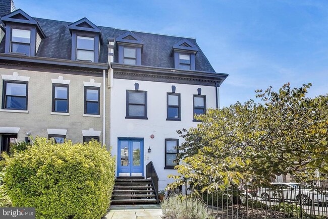Building Photo - 1480 Harvard St NW Unit 1 Rental