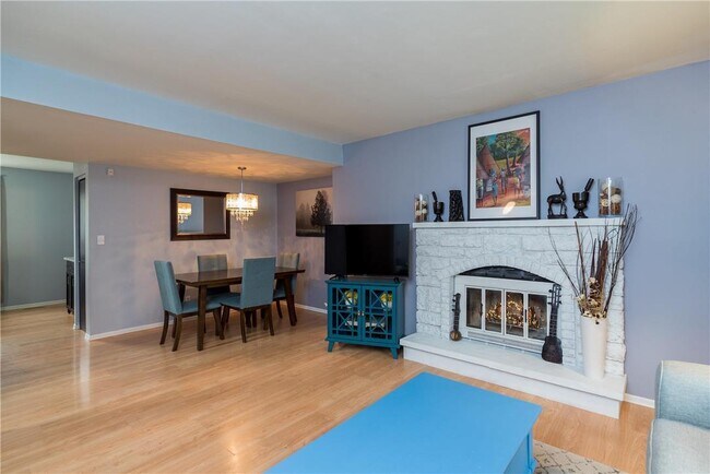 Photo - 627 Novavista Dr