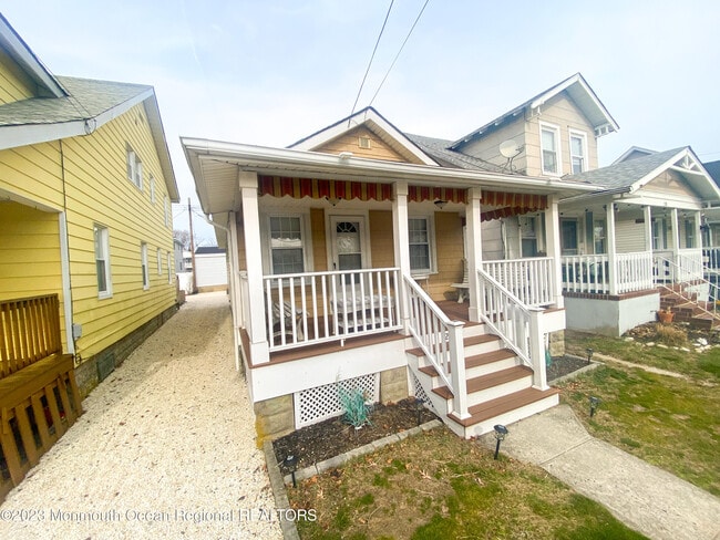 212 15th Ave