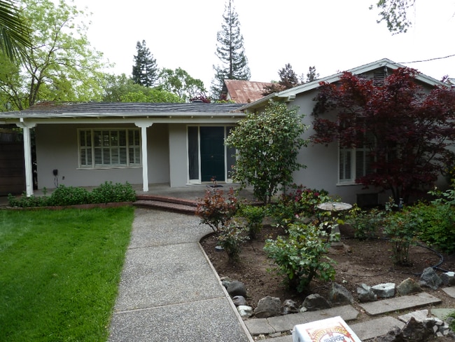 Building Photo - 1515 Kearney St Rental