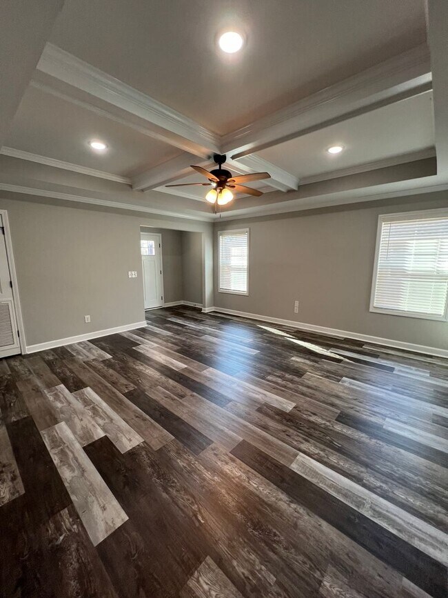 Photo - 225 Edith Way