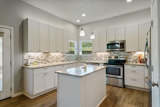 Photo - 306 Songwood Dr
