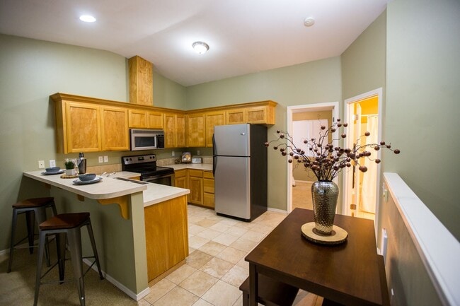 Photo - REDWOOD HILLS CONDOS