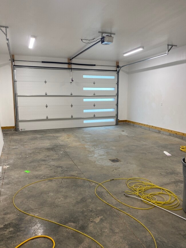 Photo - 334 Meadows Dr