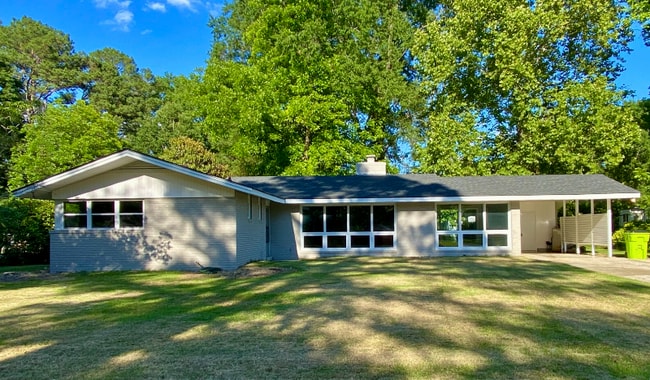 Photo - 610 Howell St